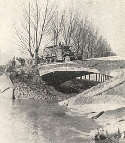 [Key to Krefeld, bridge across Niers Canal north of Viersen]